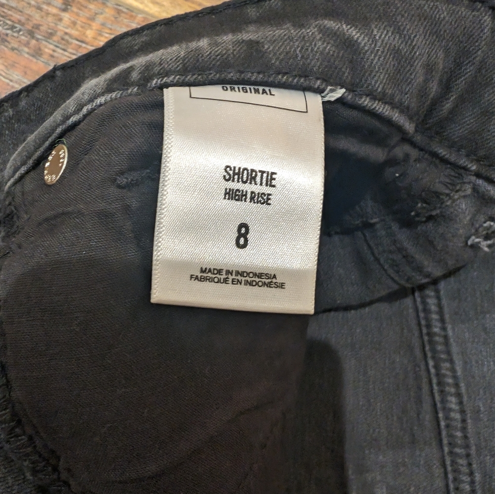 Express Back Shorts - Picture 3 of 4